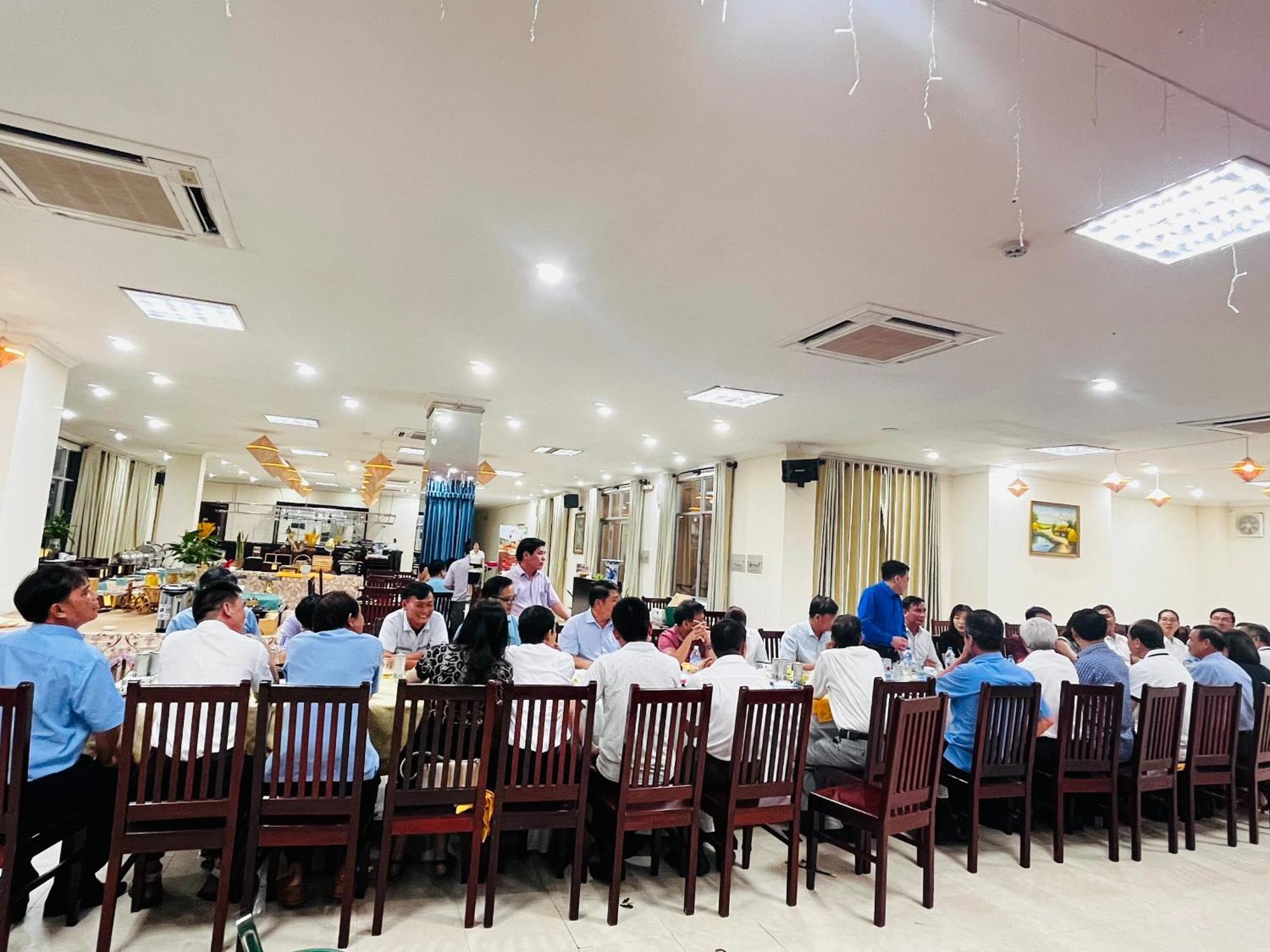 Khach San Hung Vuong Quang Ngai Hotel Bagian luar foto