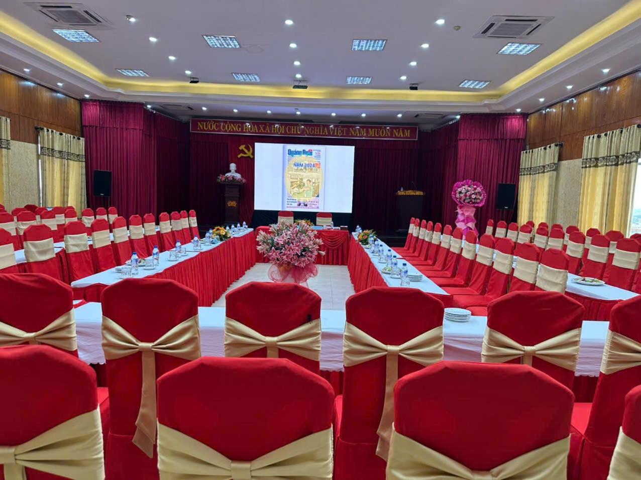 Khach San Hung Vuong Quang Ngai Hotel Bagian luar foto
